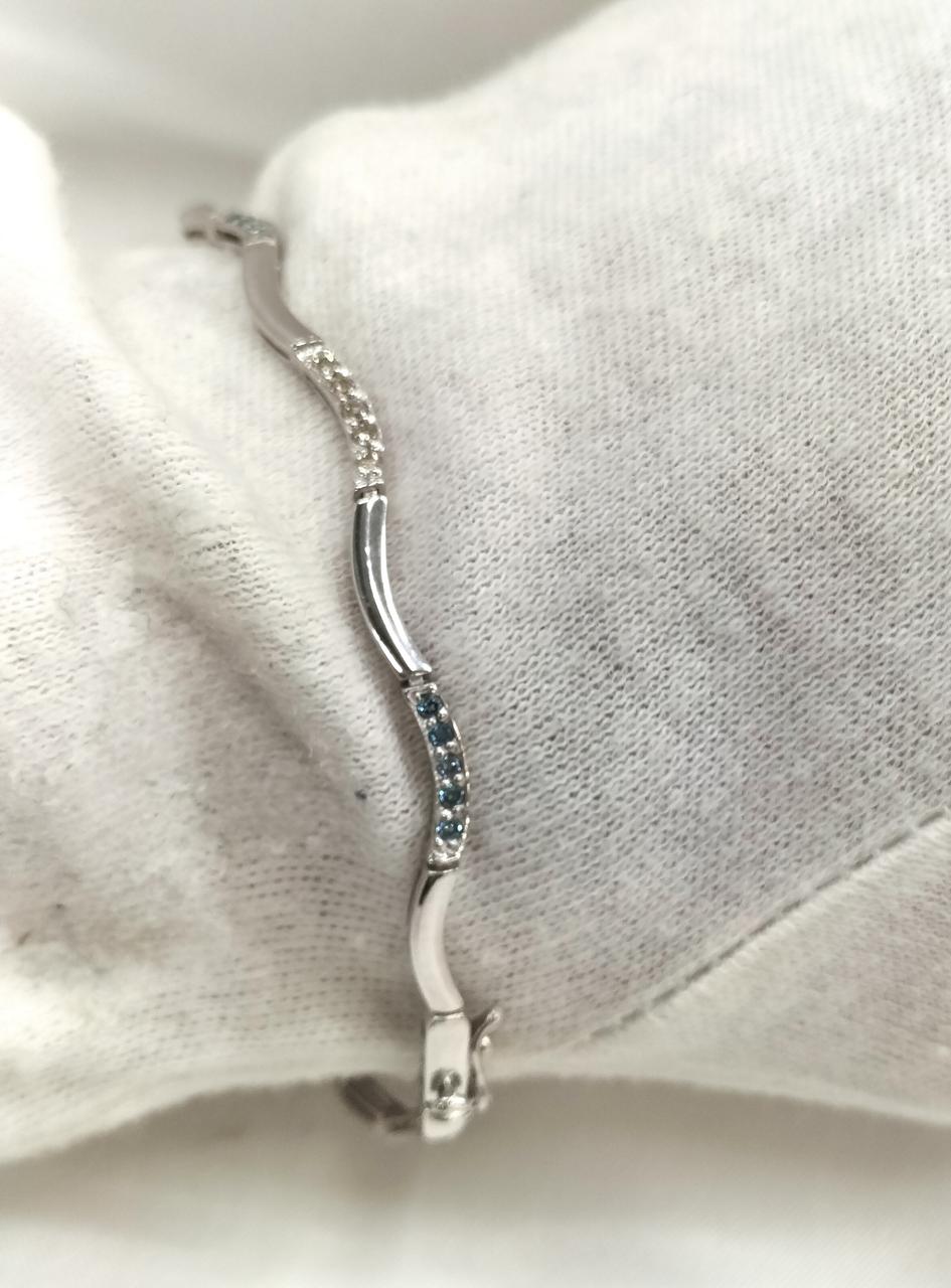 水色の石とダイヤ