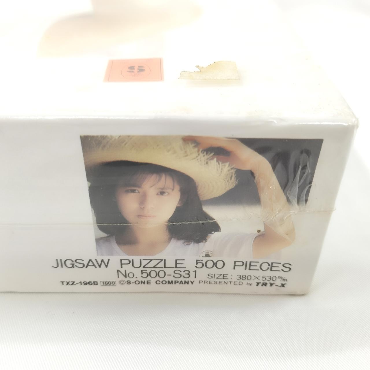 長期保管により箱にシミあります。