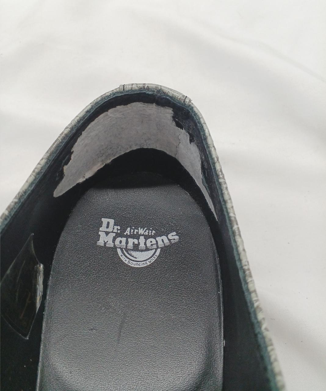 靴ずれ防止クッション貼った跡あり