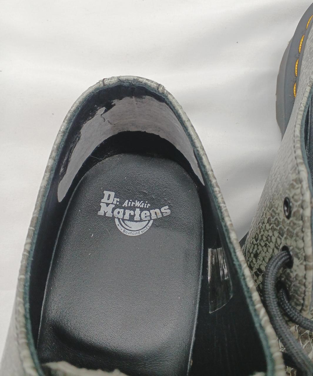 靴ずれ防止クッション貼った跡あり