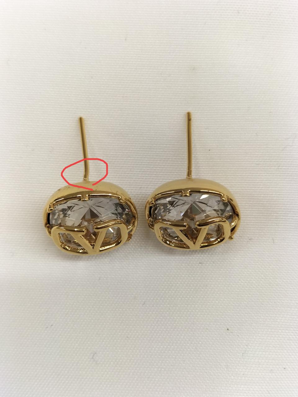 付け根あたりに少々変形見られます。