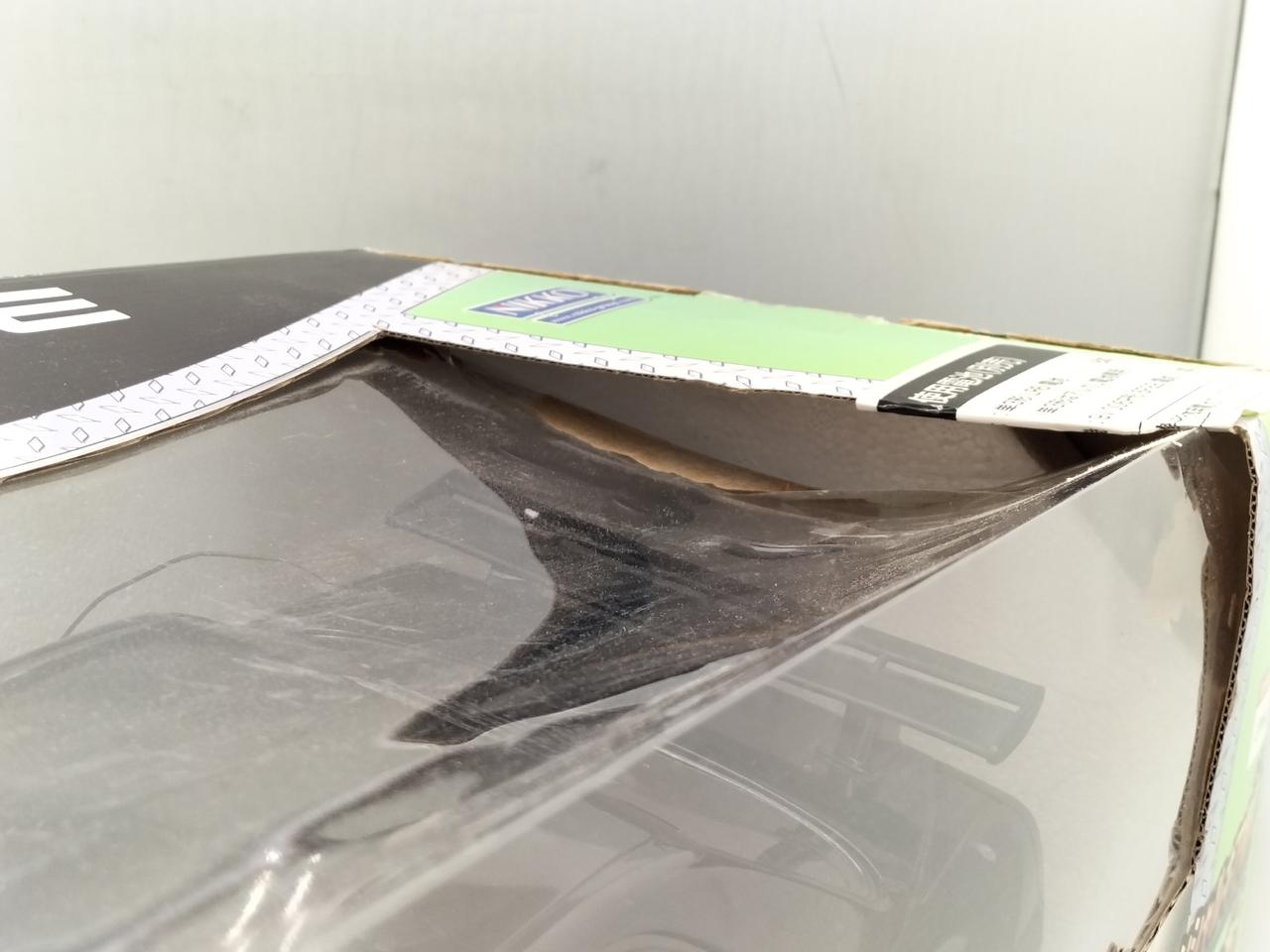 プラ部分が一部外れています