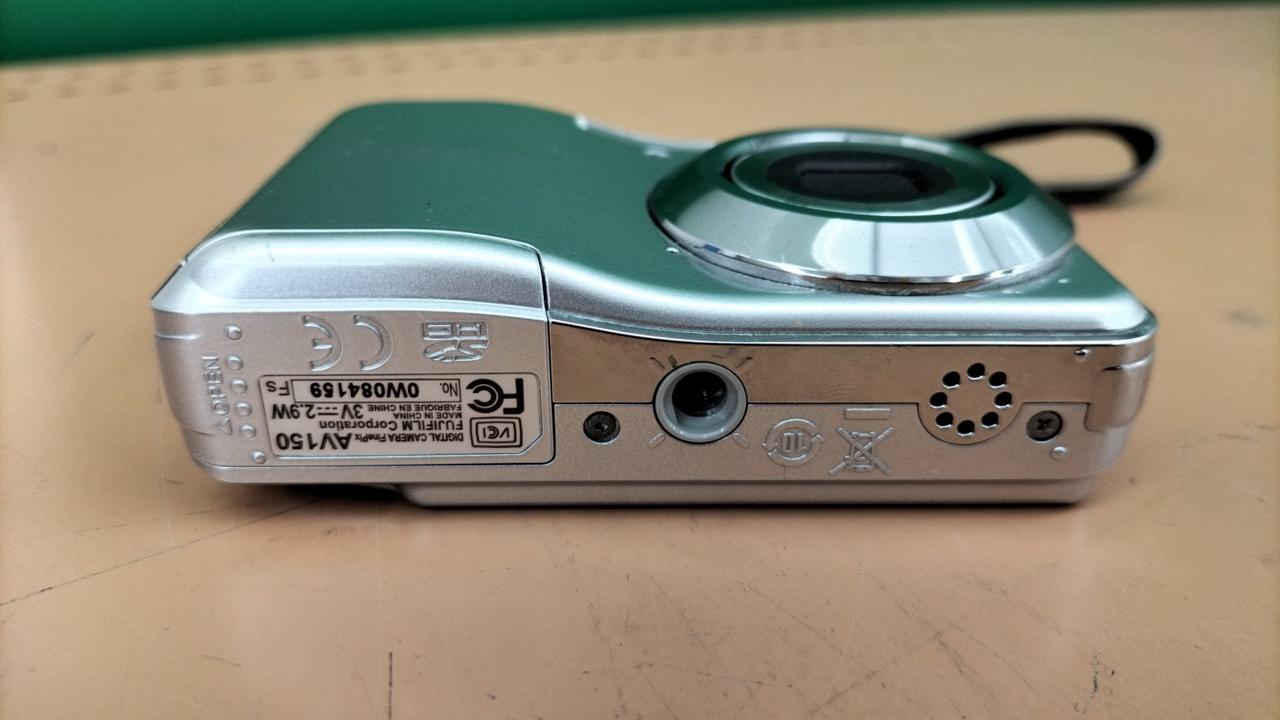美品 FUJIFILM FINEPIX AV150 デジカメ コンデジ