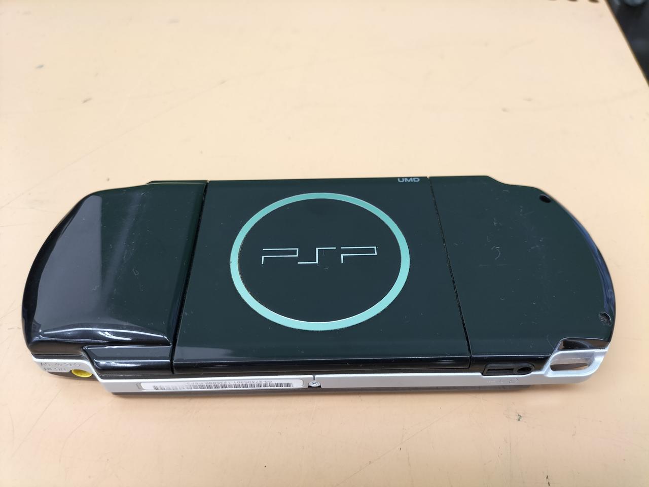 裏蓋が大バッテリー用に交換されてます。