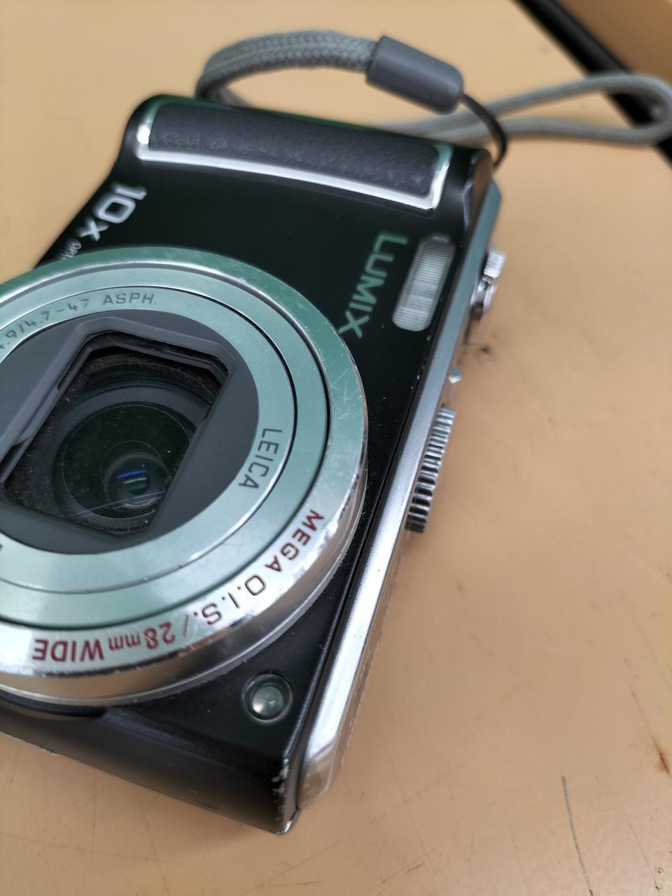 レンズ周りにキズ、凹み