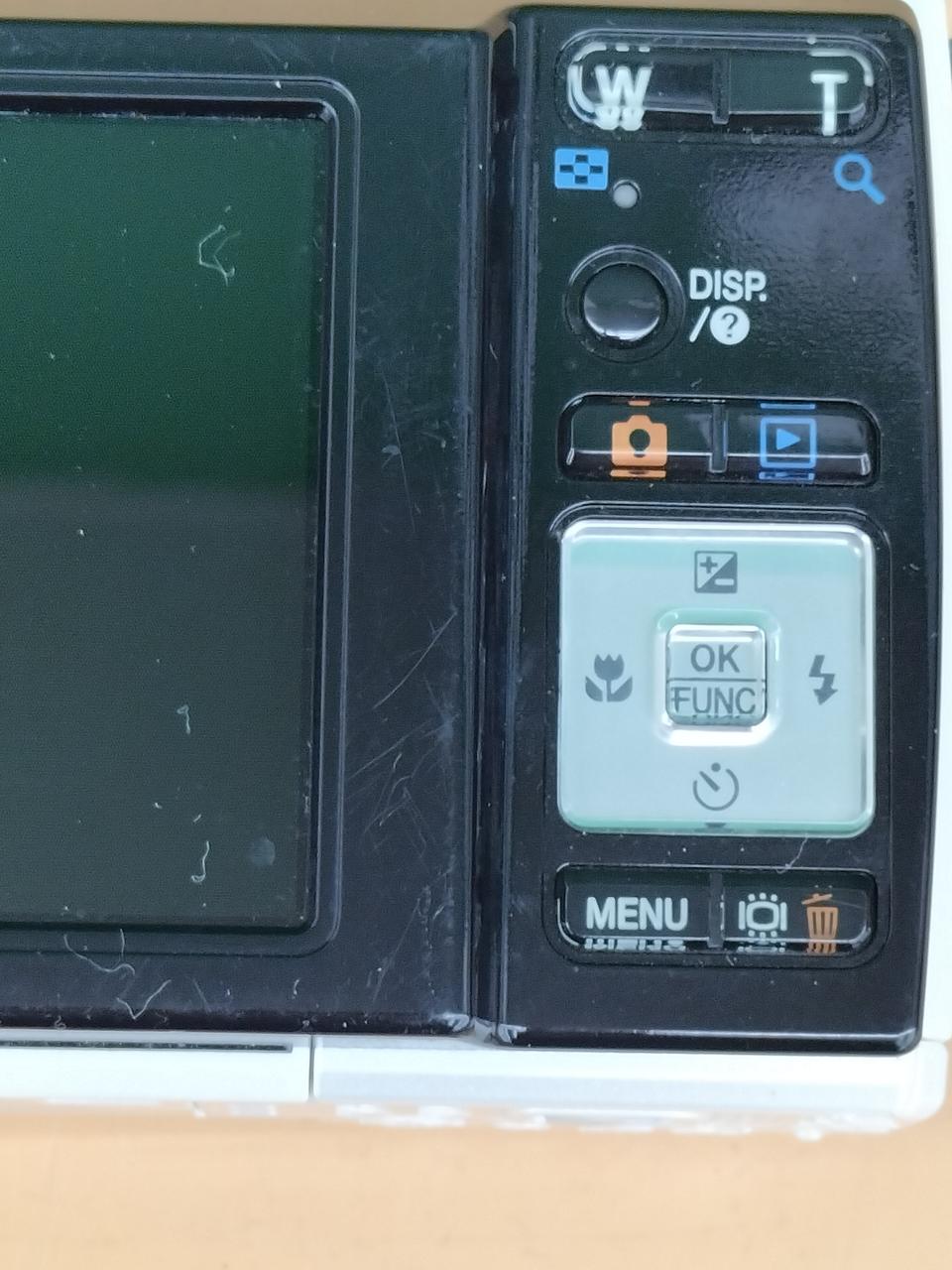 画面のフチにキズ多いです