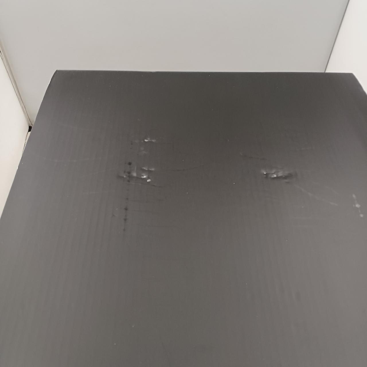 キズ、凹みあり。