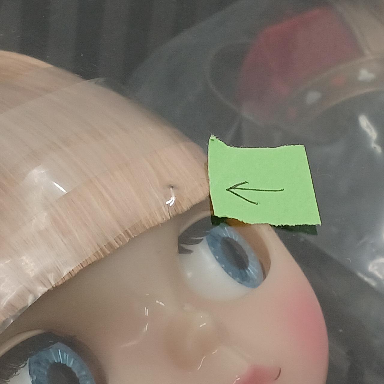 プラ窓に目立つ突起あり