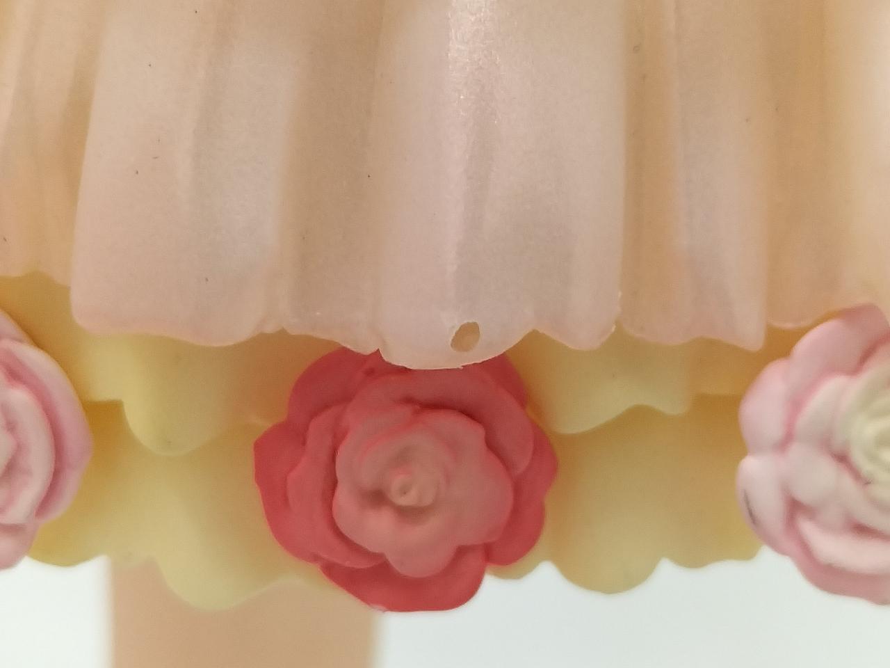 スカートに欠けと思しき箇所あり