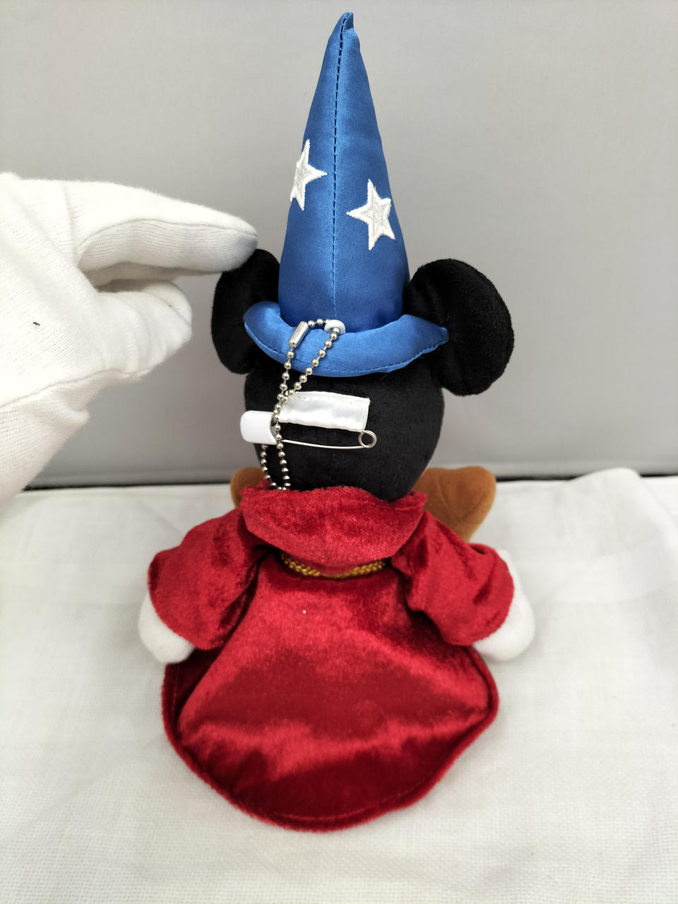 ファンタジア ミッキー ぬいぐるみバッジ 4つの衣装を再現！東京ディズニーランド｢ミッキーの家とミート