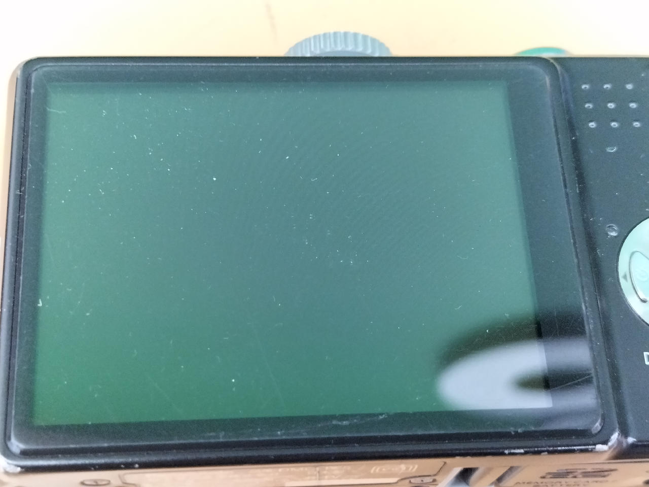 画面細かいキズあり。液晶内にホコリあり。
