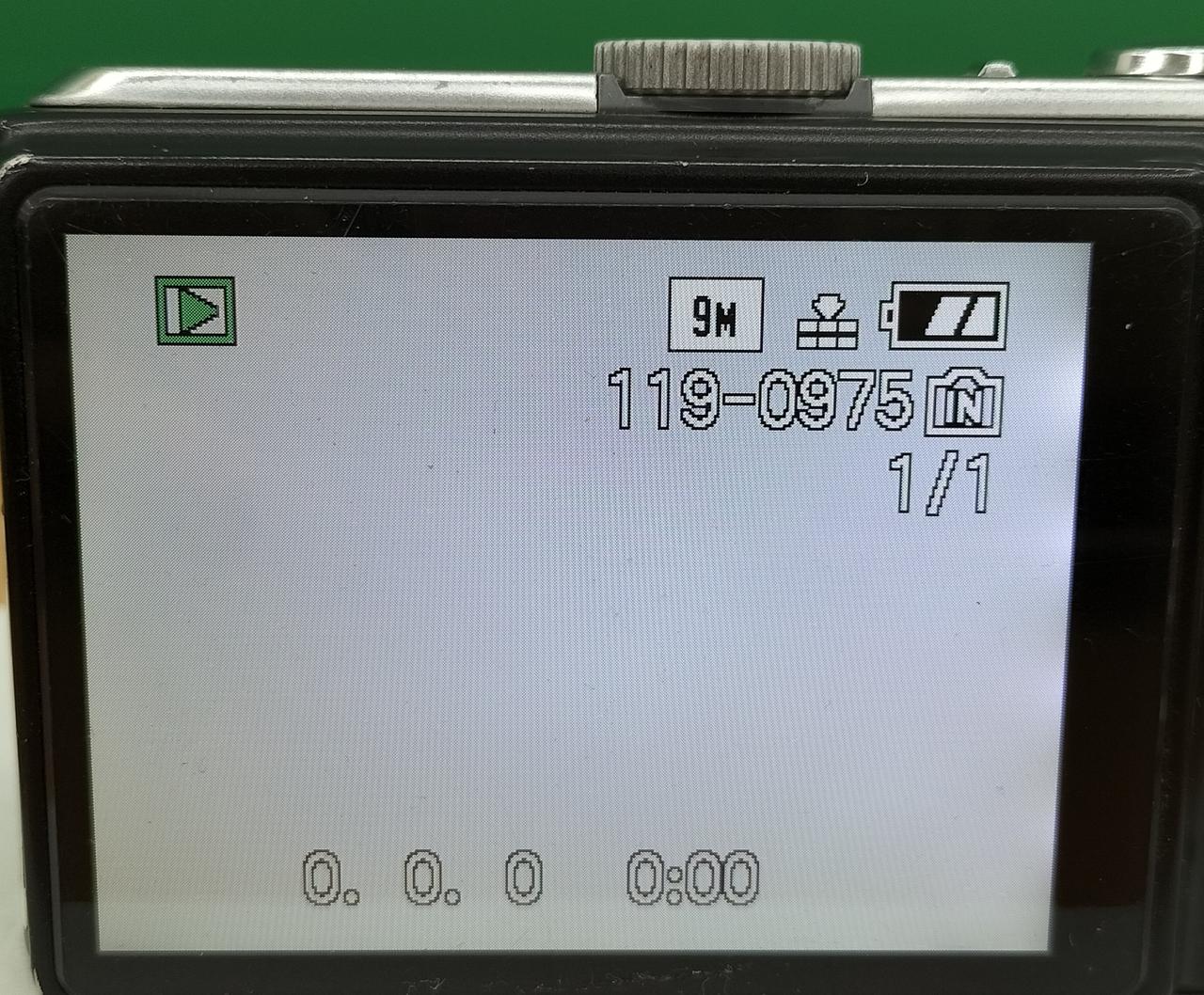 液晶の左側若干黄ばみあり。