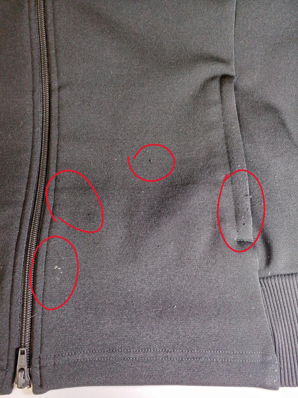 ほつれと毛玉が数ヶ所有　汚れも有ります
