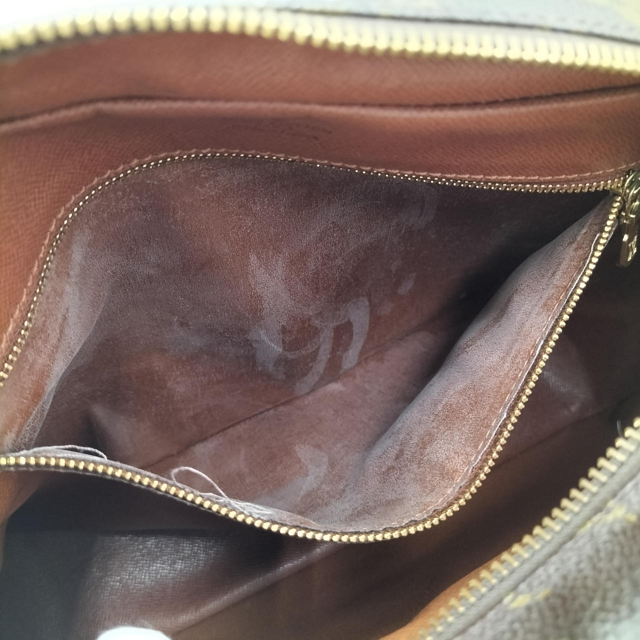 劣化有り、ベタつき無し