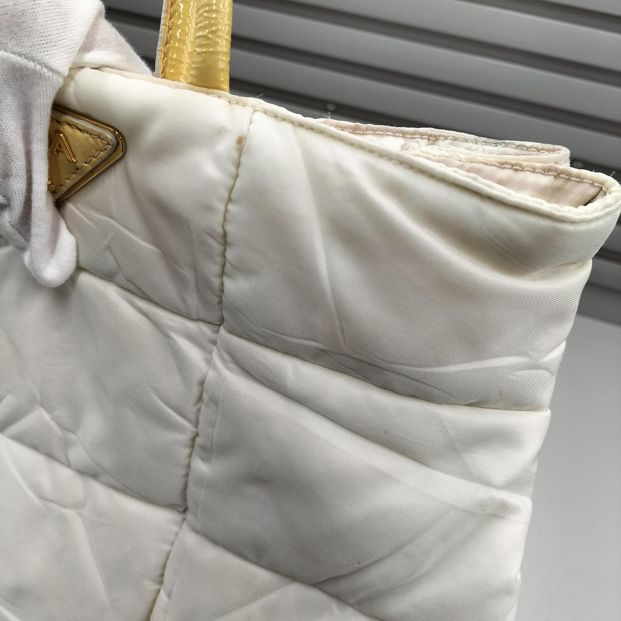 薄ら黄ばみ有り