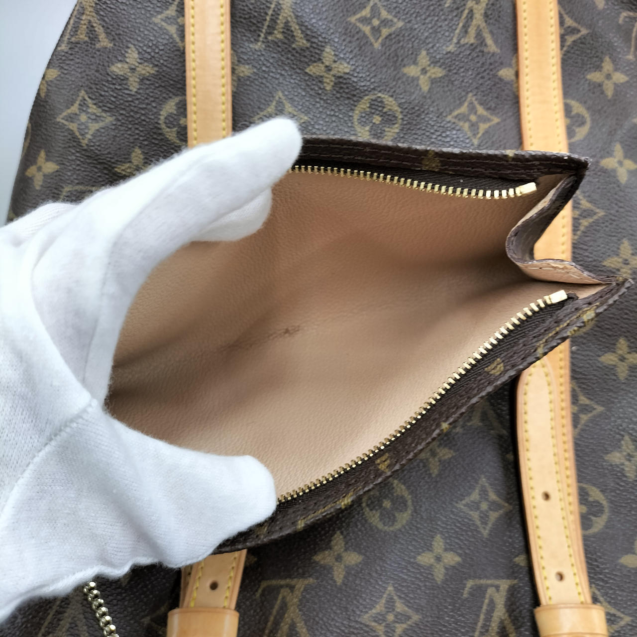 ミニポーチ、ベタつき無し