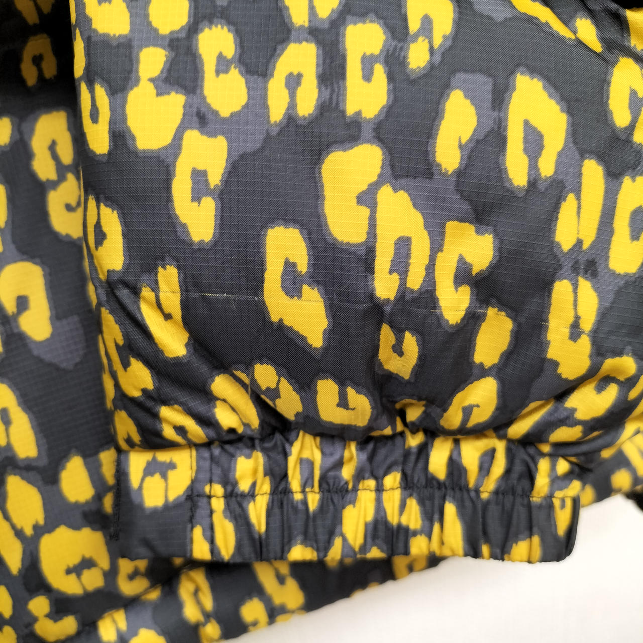 横線にほつれ有り