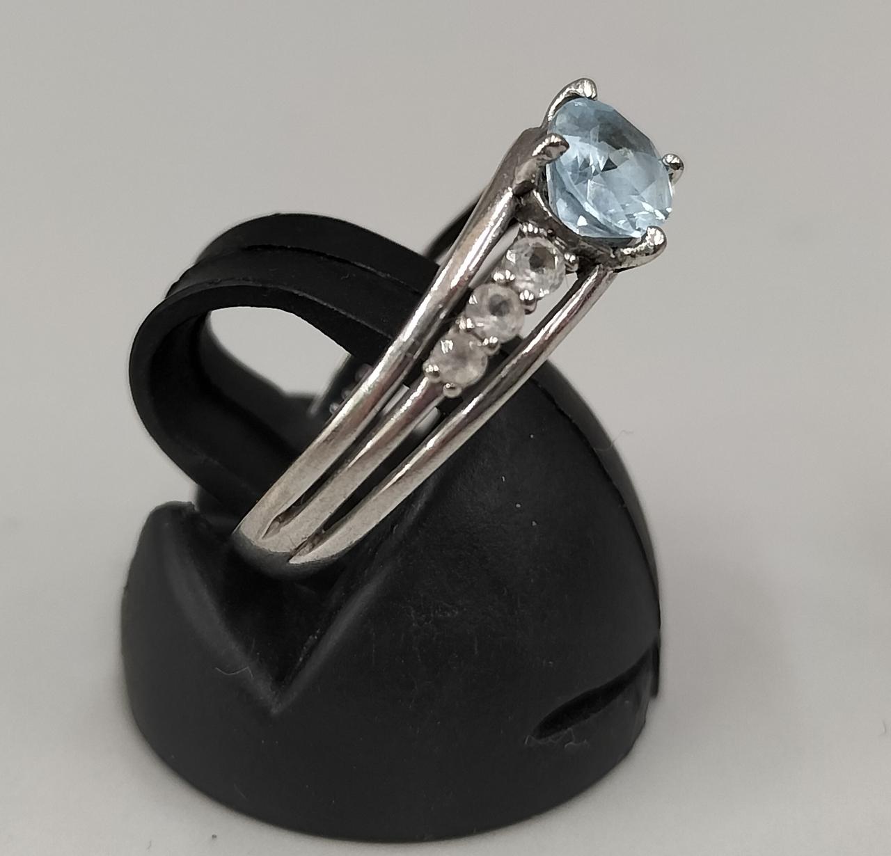 K18WG石付きリング #11Ω 保証期間保証なし発送目安1-2日後登録日2023年12月04日素材k18wgサイズ11号