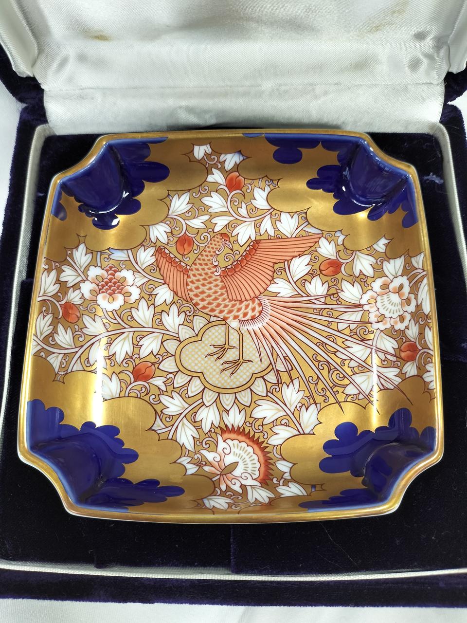 箱:キズ・汚れあり