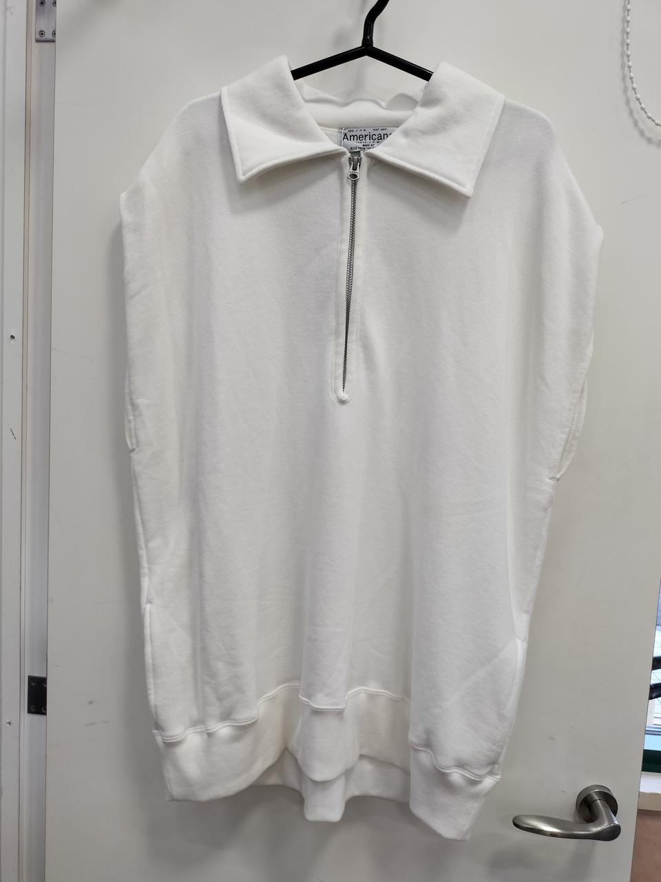 本体折り曲げての発送になります