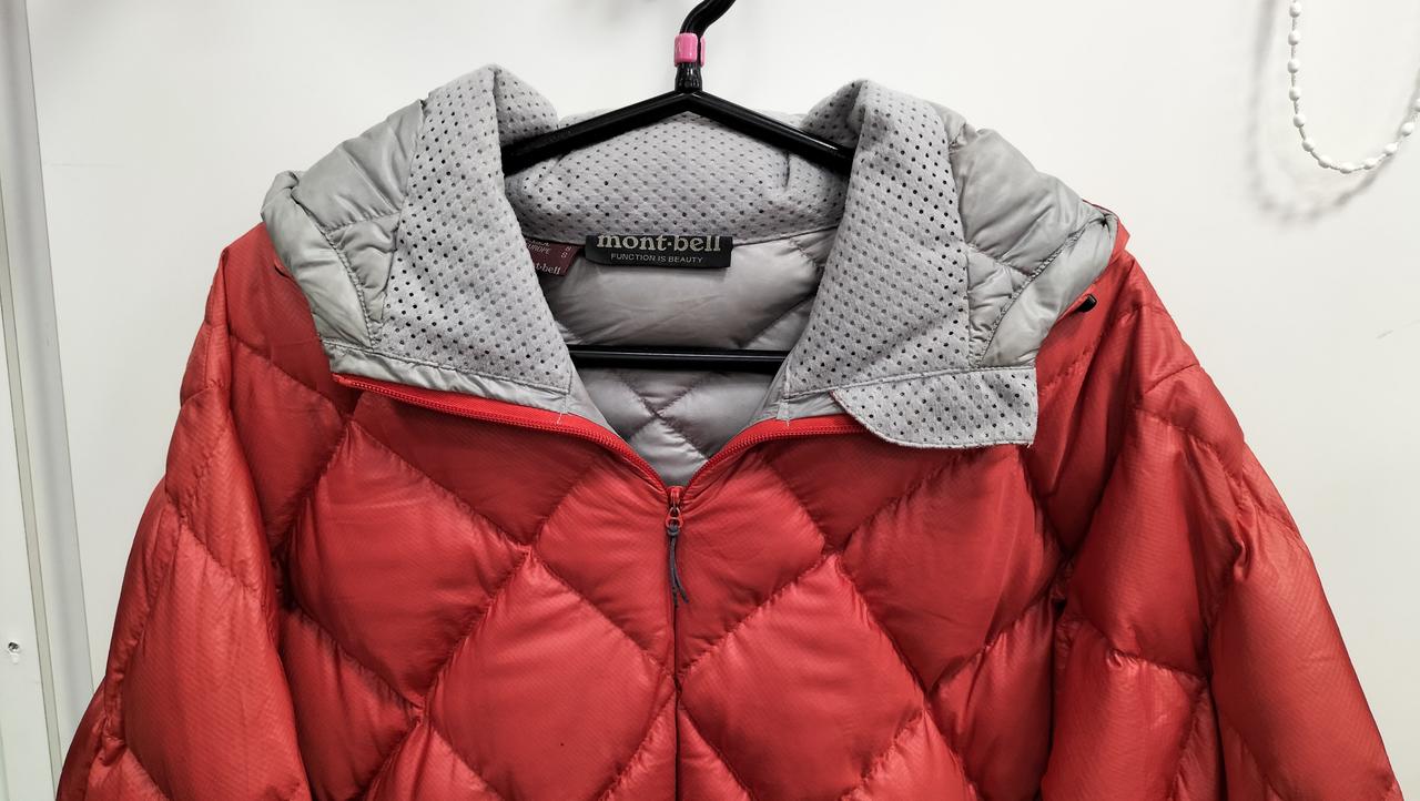 背面糸ほつれあり