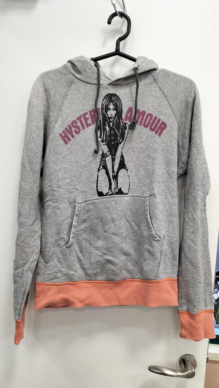 パーカー紐部分破れあり