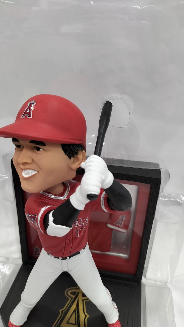 中の仕切りに穴あり