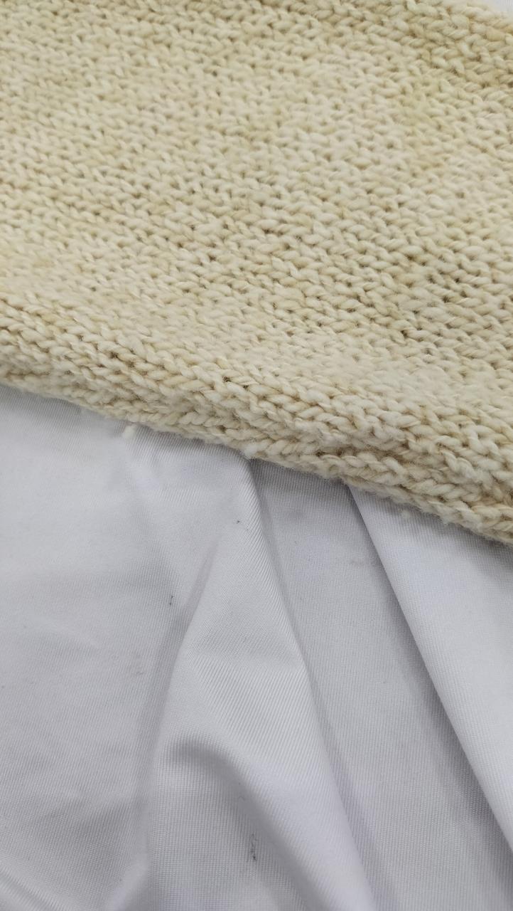 全体に毛羽立ちあり