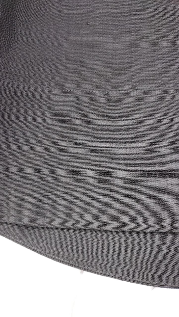 左すそに一部汚れあり