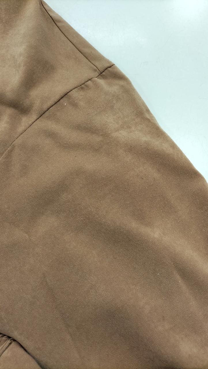 肩まわりに毛羽立ちあり。