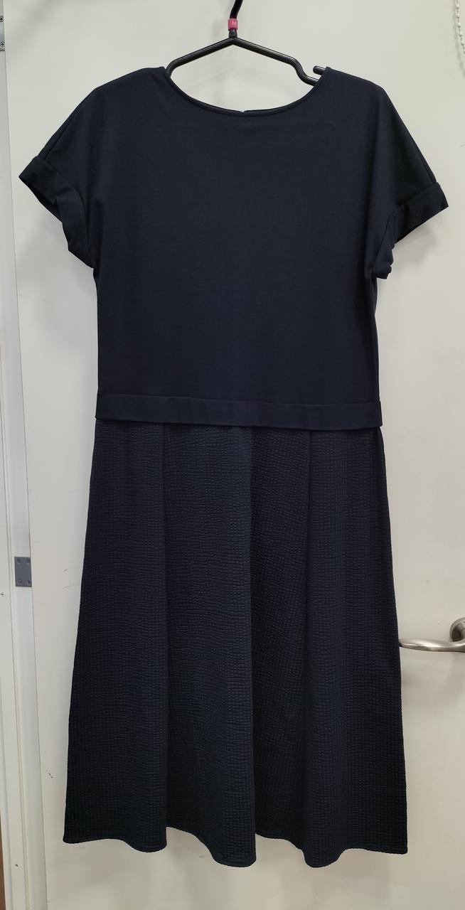 本体折り曲げての発送になります