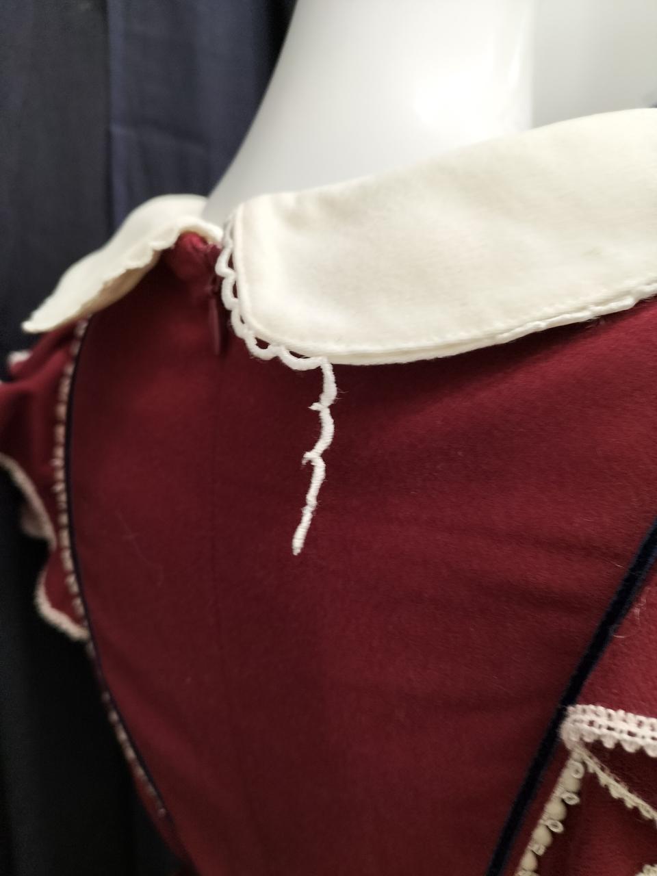 後ろ襟部分ほつれあります