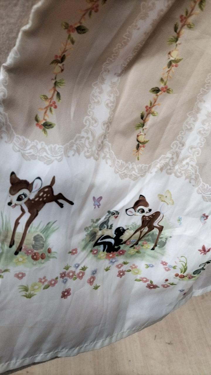 裏地バンビの可愛らしい刺繍があります