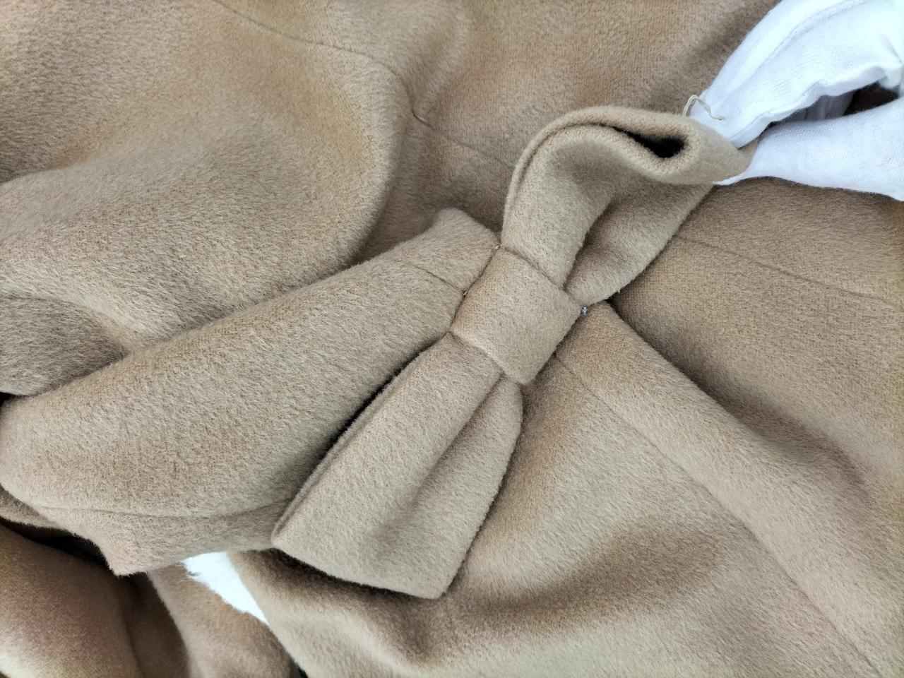 後ろのリボン片方ほつれてます