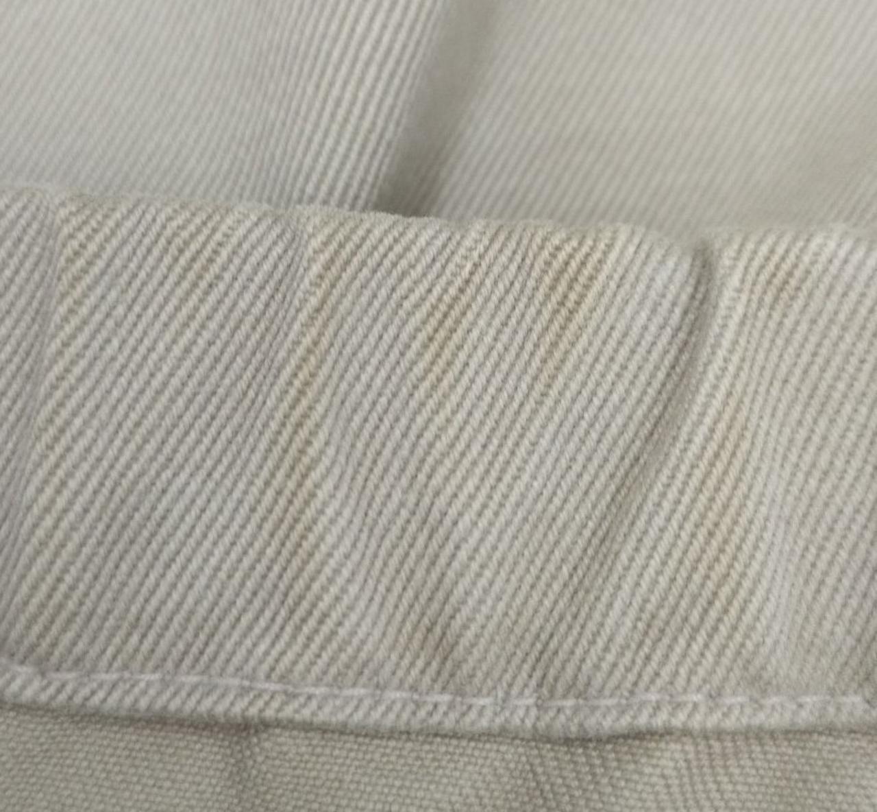 両袖口汚れあり