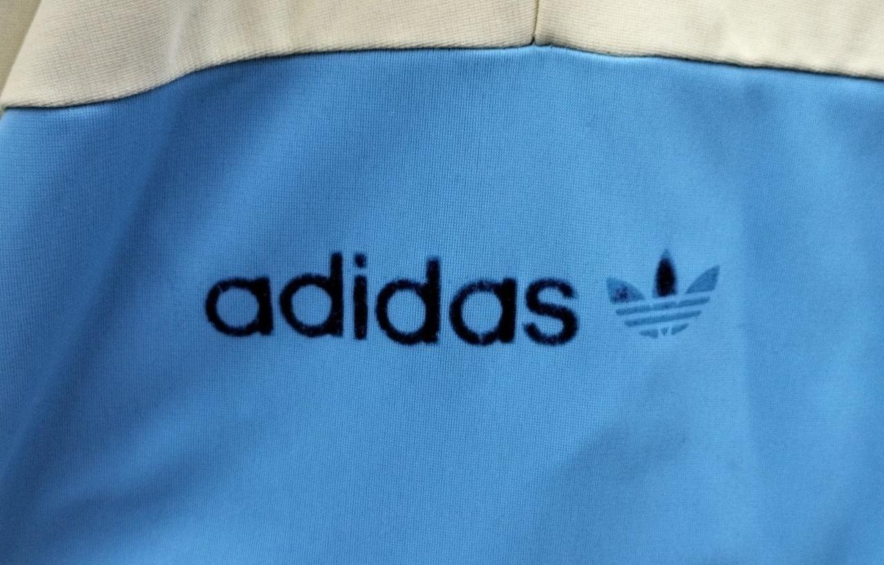 ロゴ剥がれあり