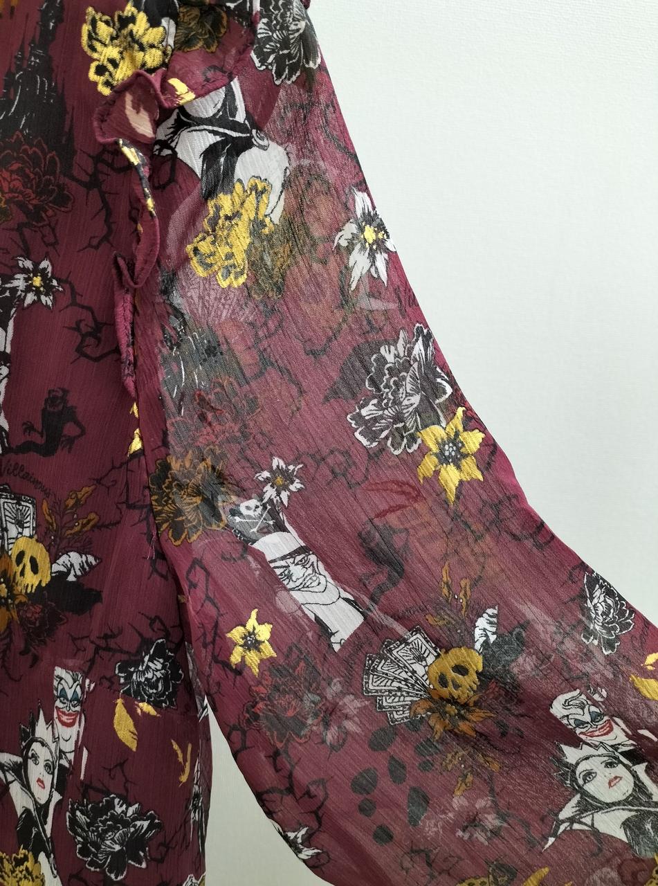 袖部分はレースのみ