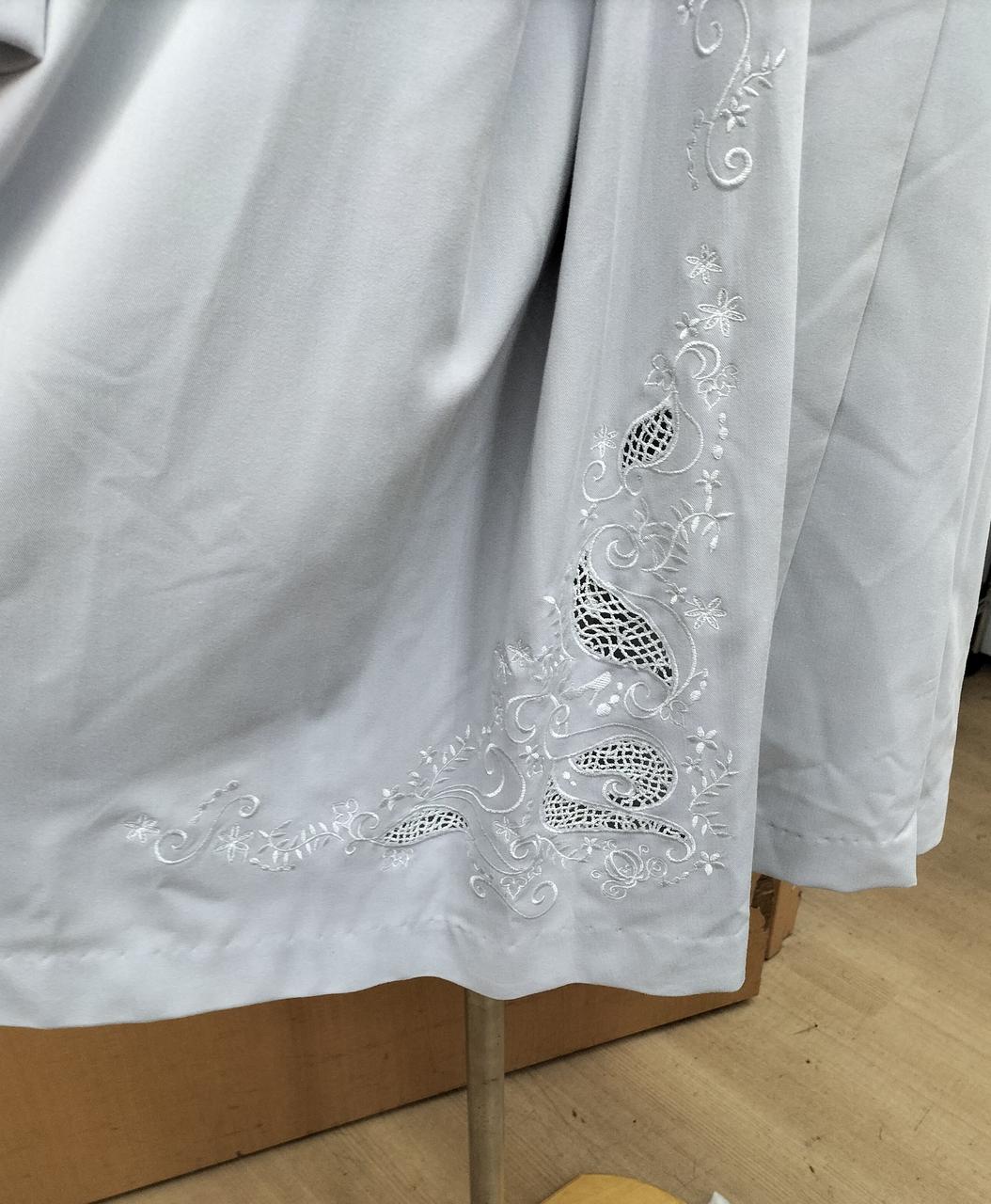 裾部分の刺繍です