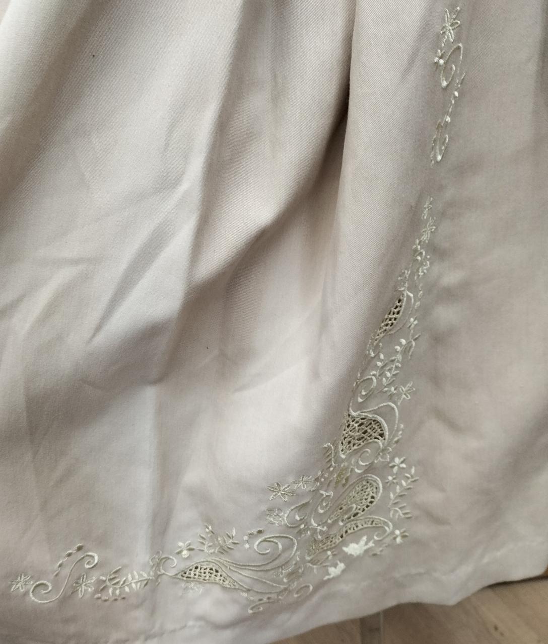 裾部分の刺繍です