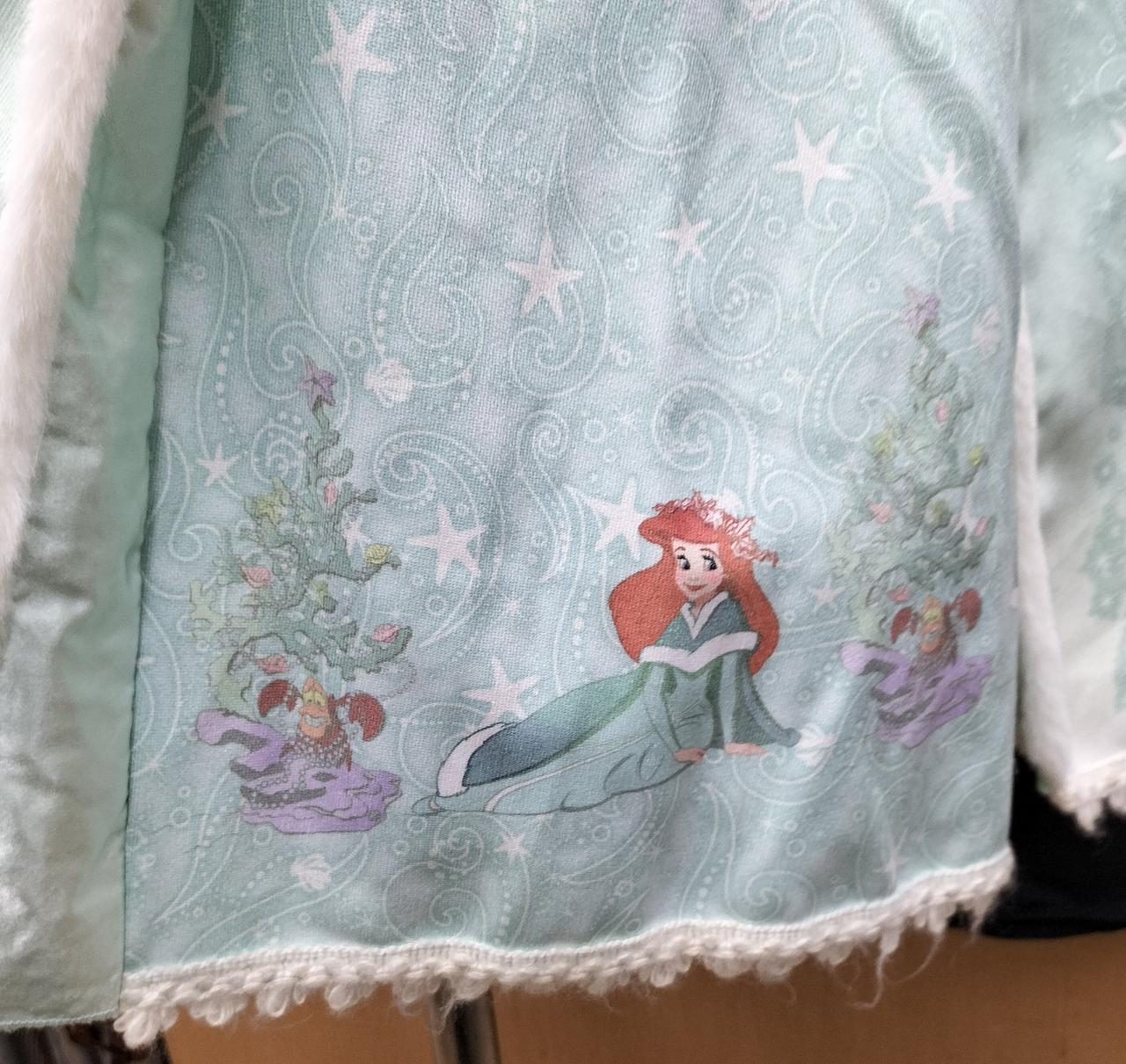 裾真ん中部分にアリエルのプリント