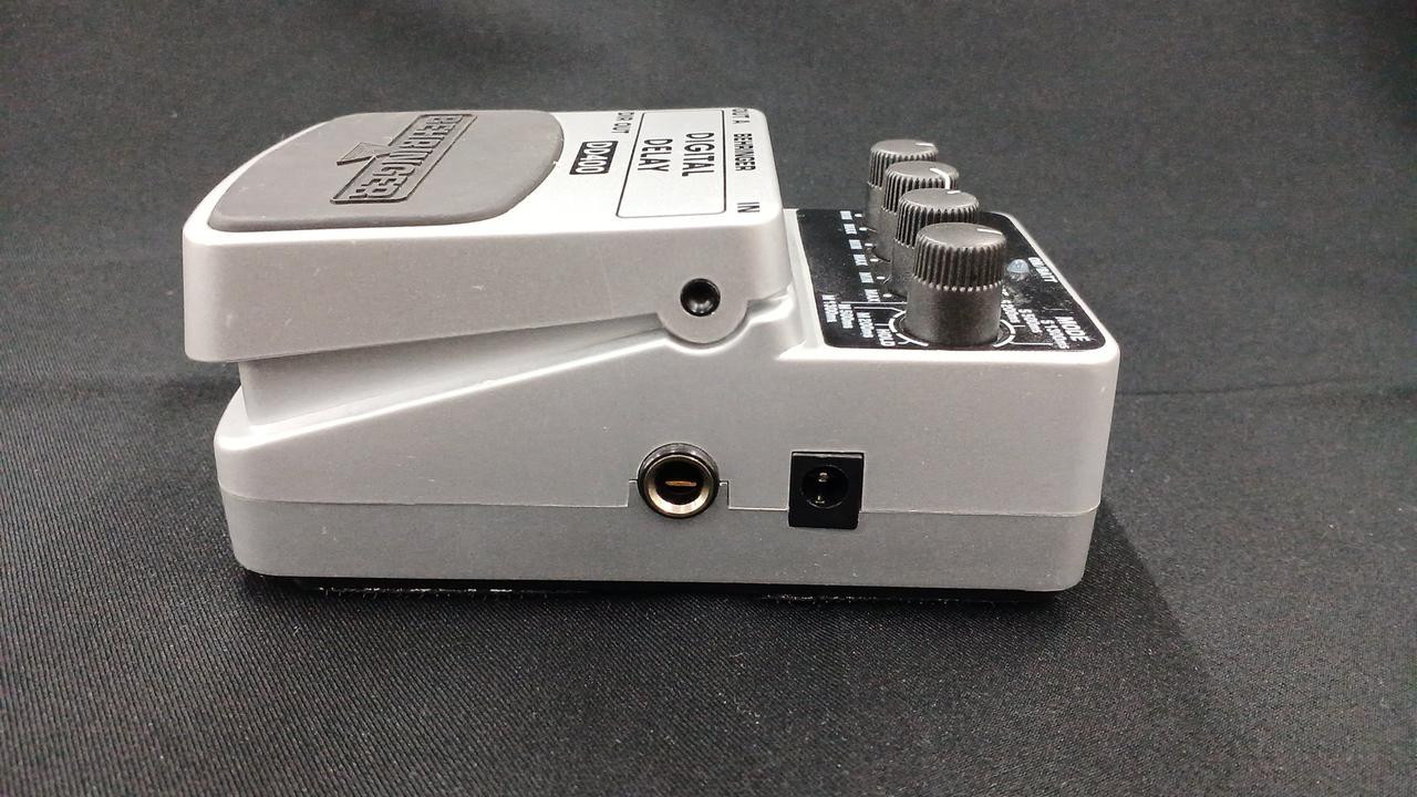 サイドに多少の傷や汚れあり