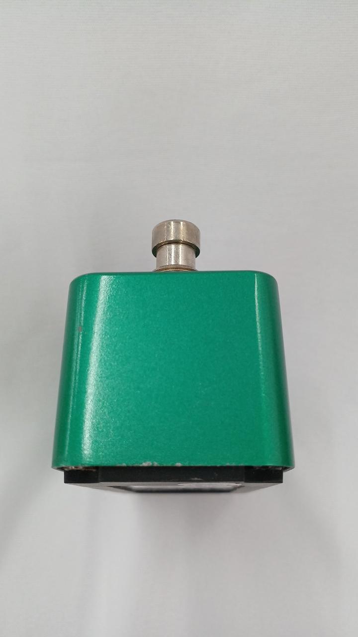 表面に多少の傷あります。