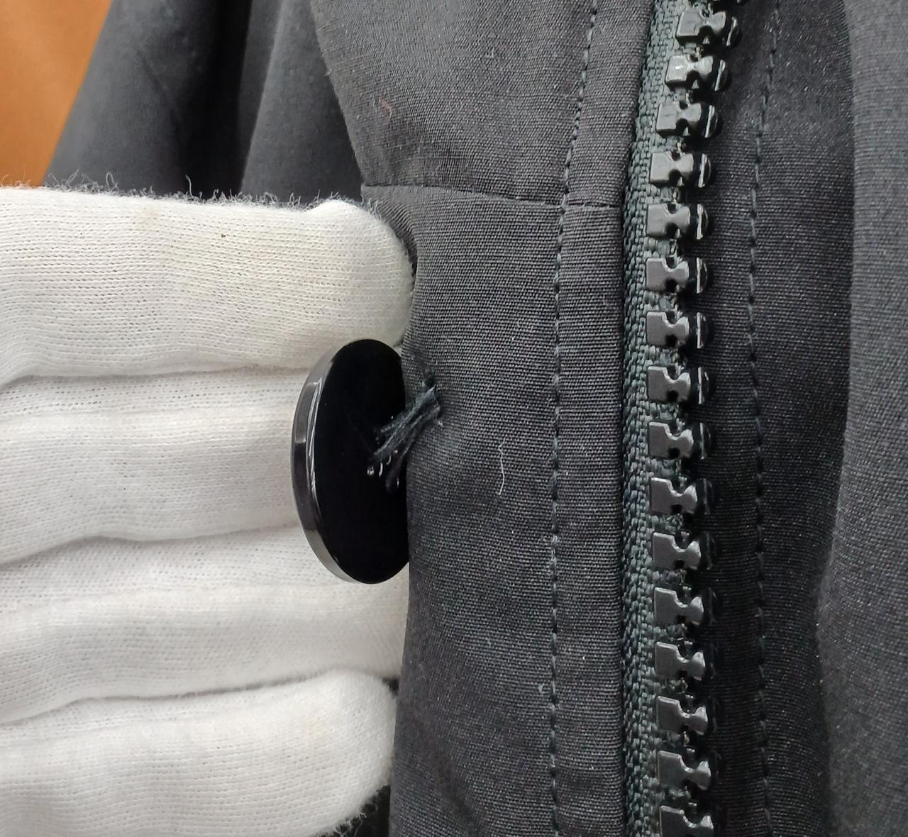 一番上取れかかっています