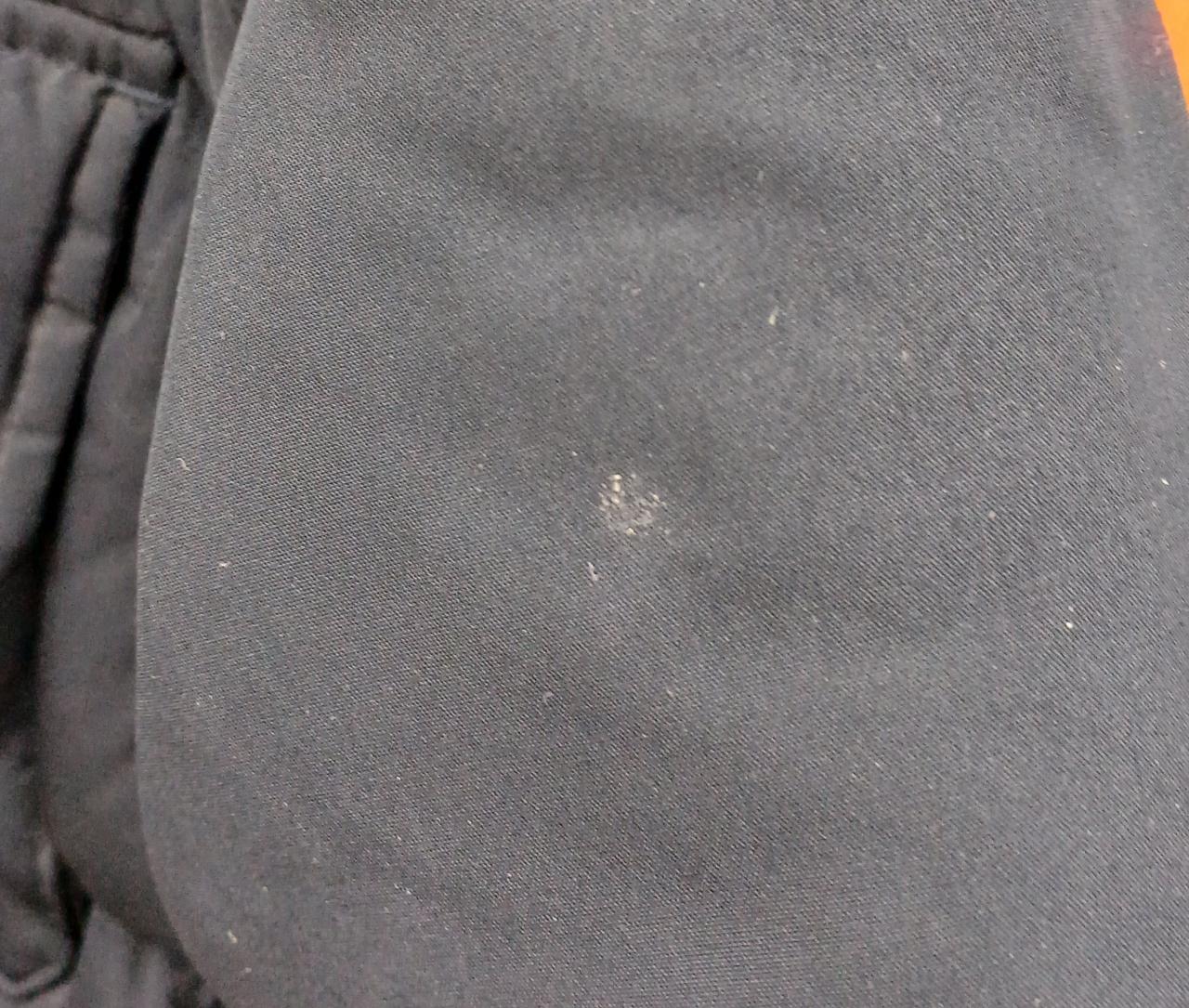 左腕上部汚れあり