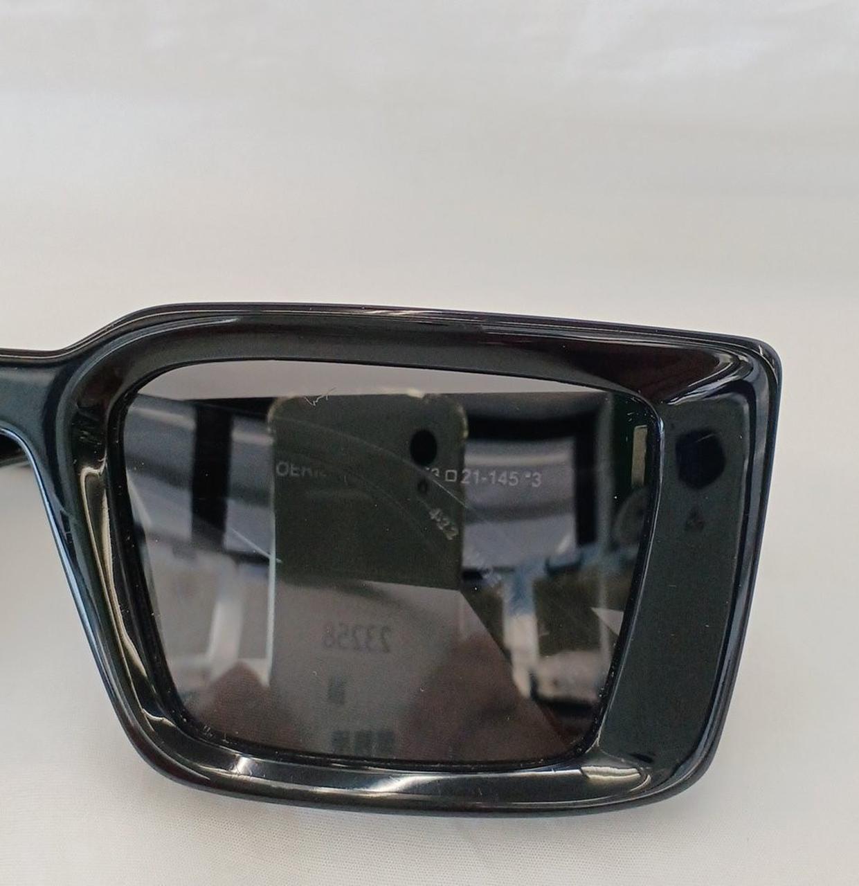 レンズ上部に4mm程度、フレーム左に傷有