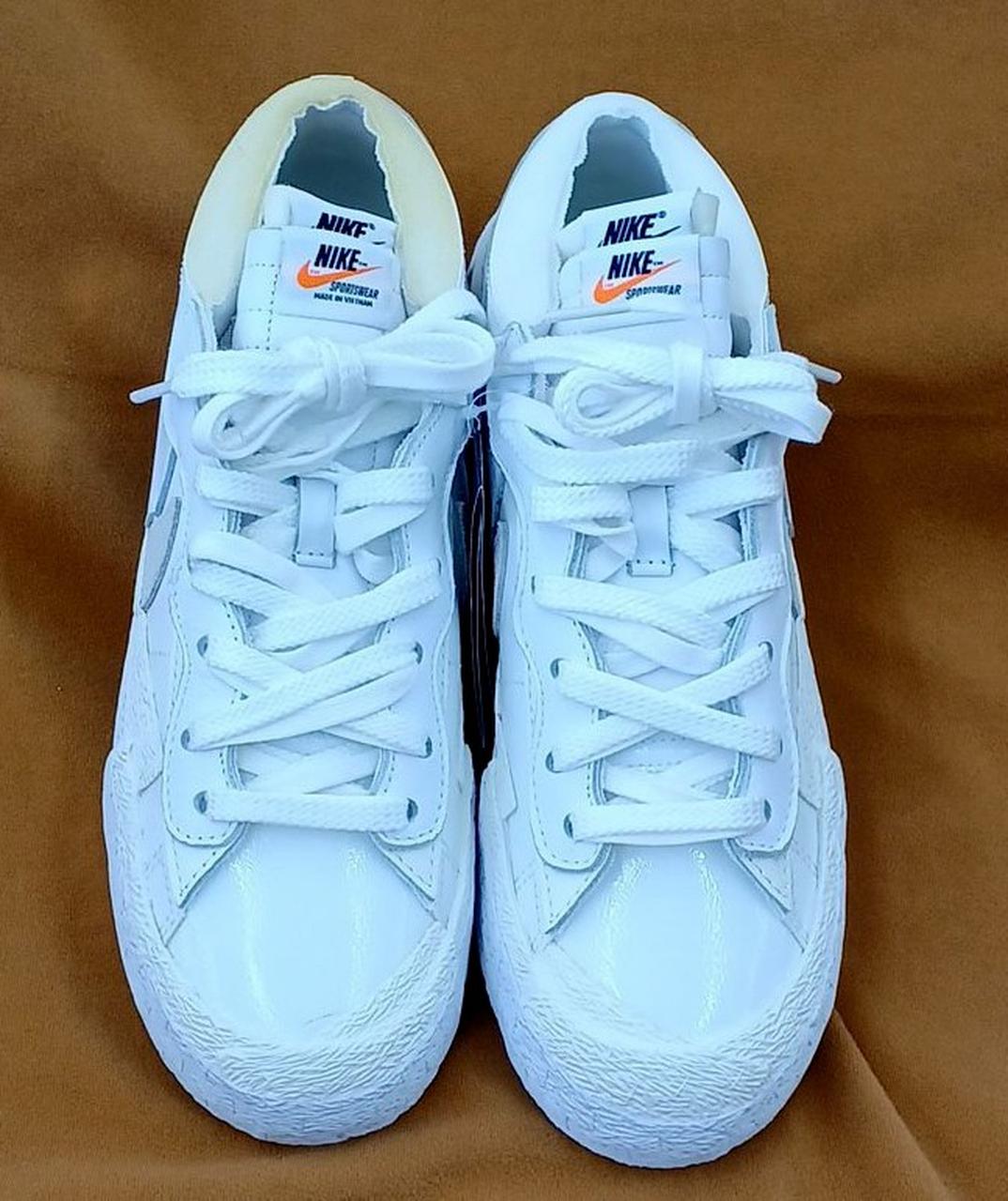 右足スポンジ変色あります。