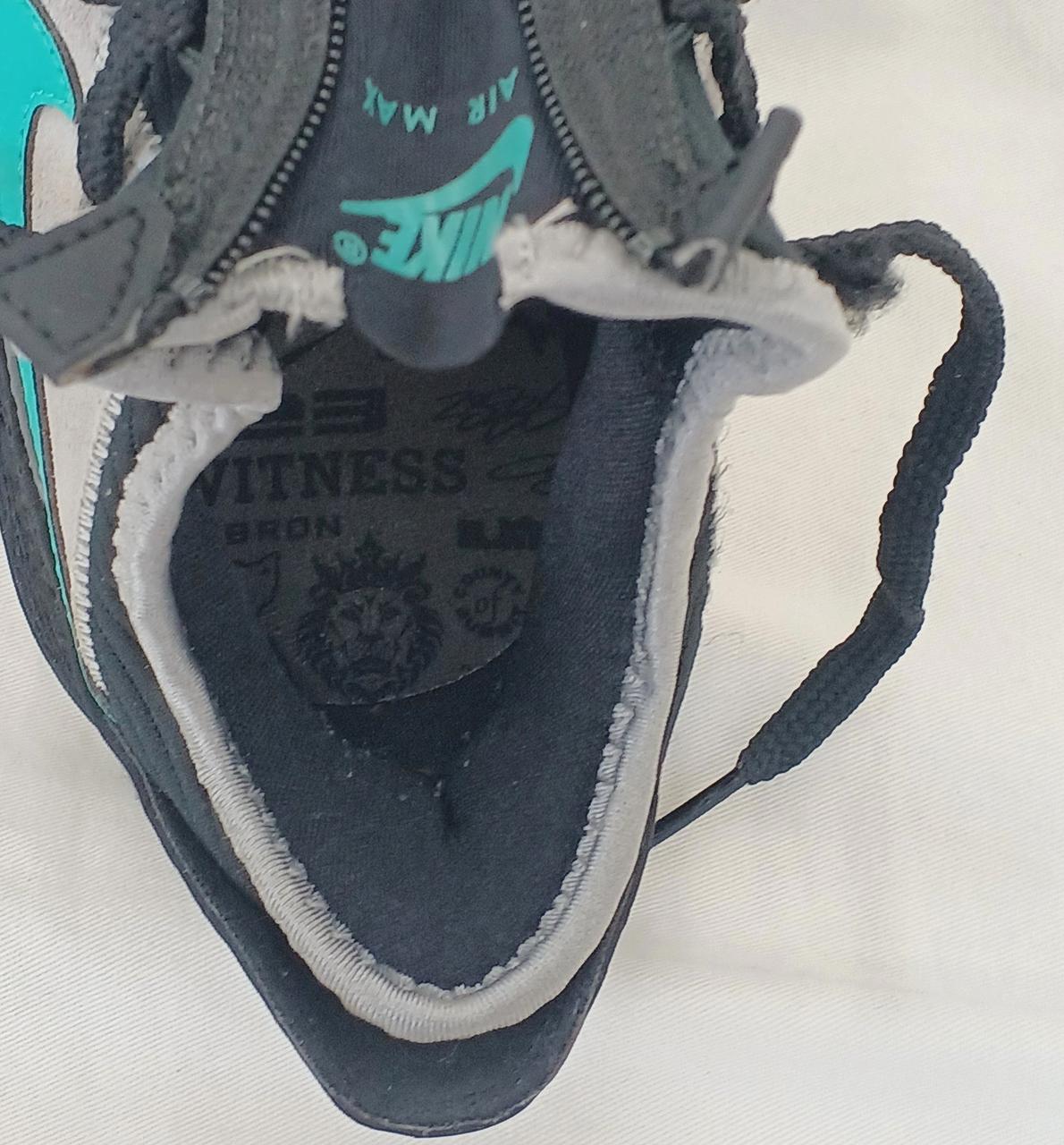 内側かかと部分に毛玉あります