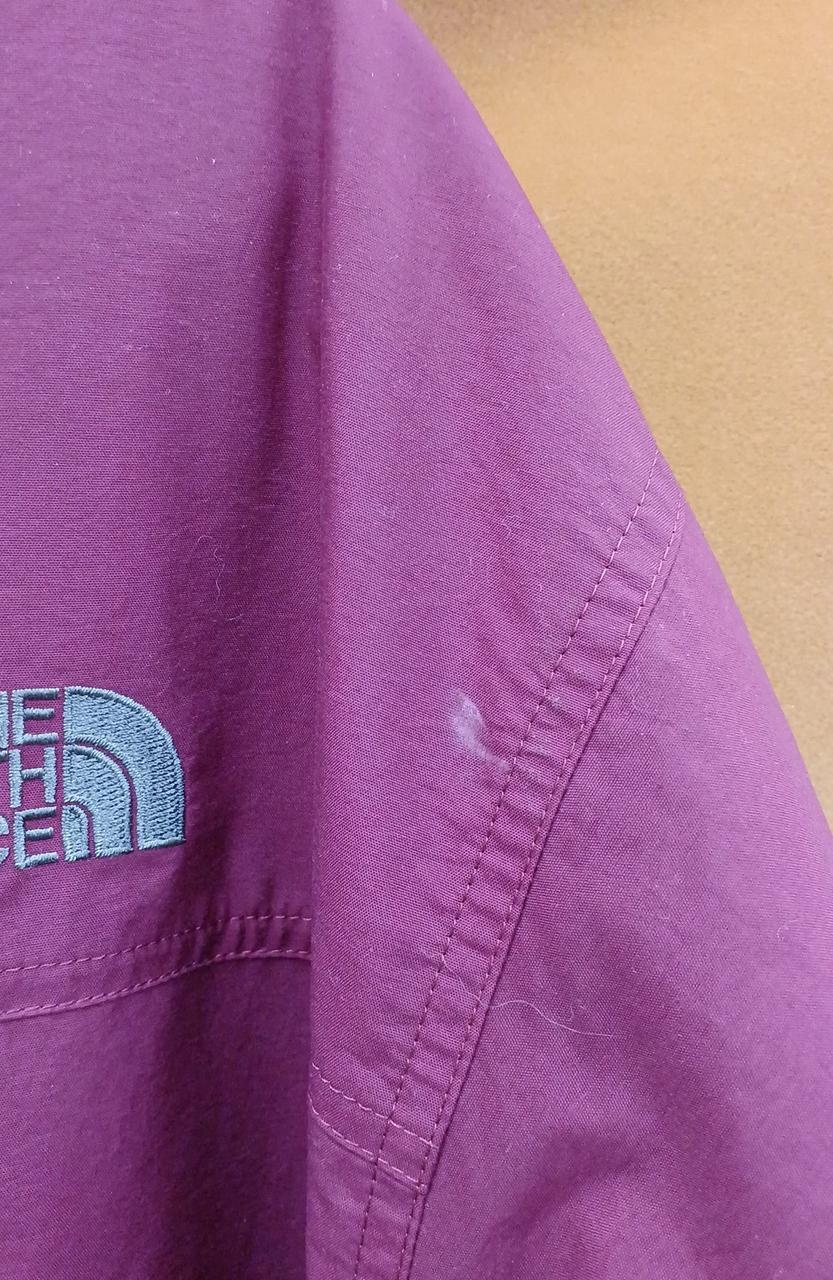 後ろ側右袖付近、汚れあり