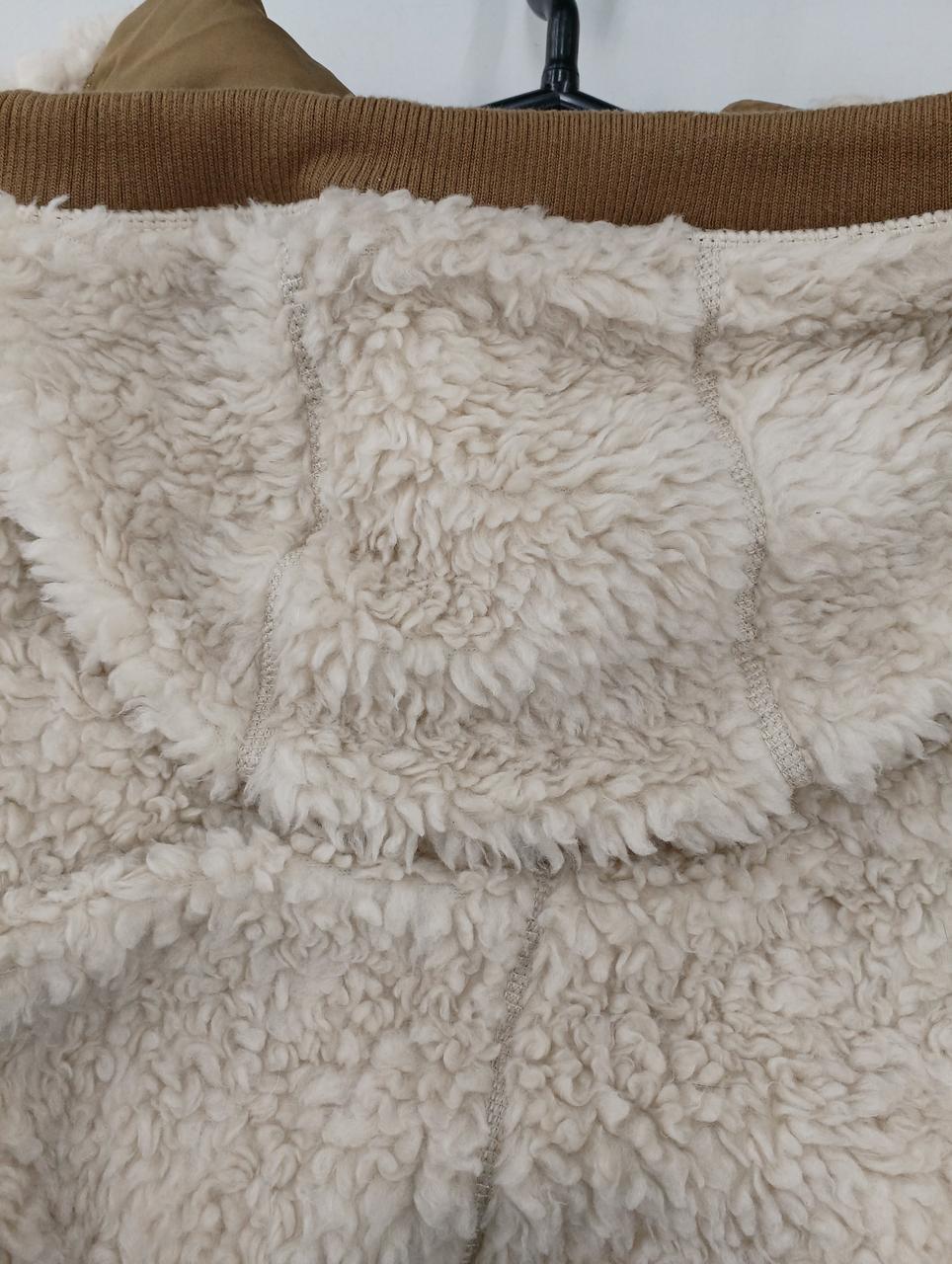 3枚パネル構造の立体的なフード