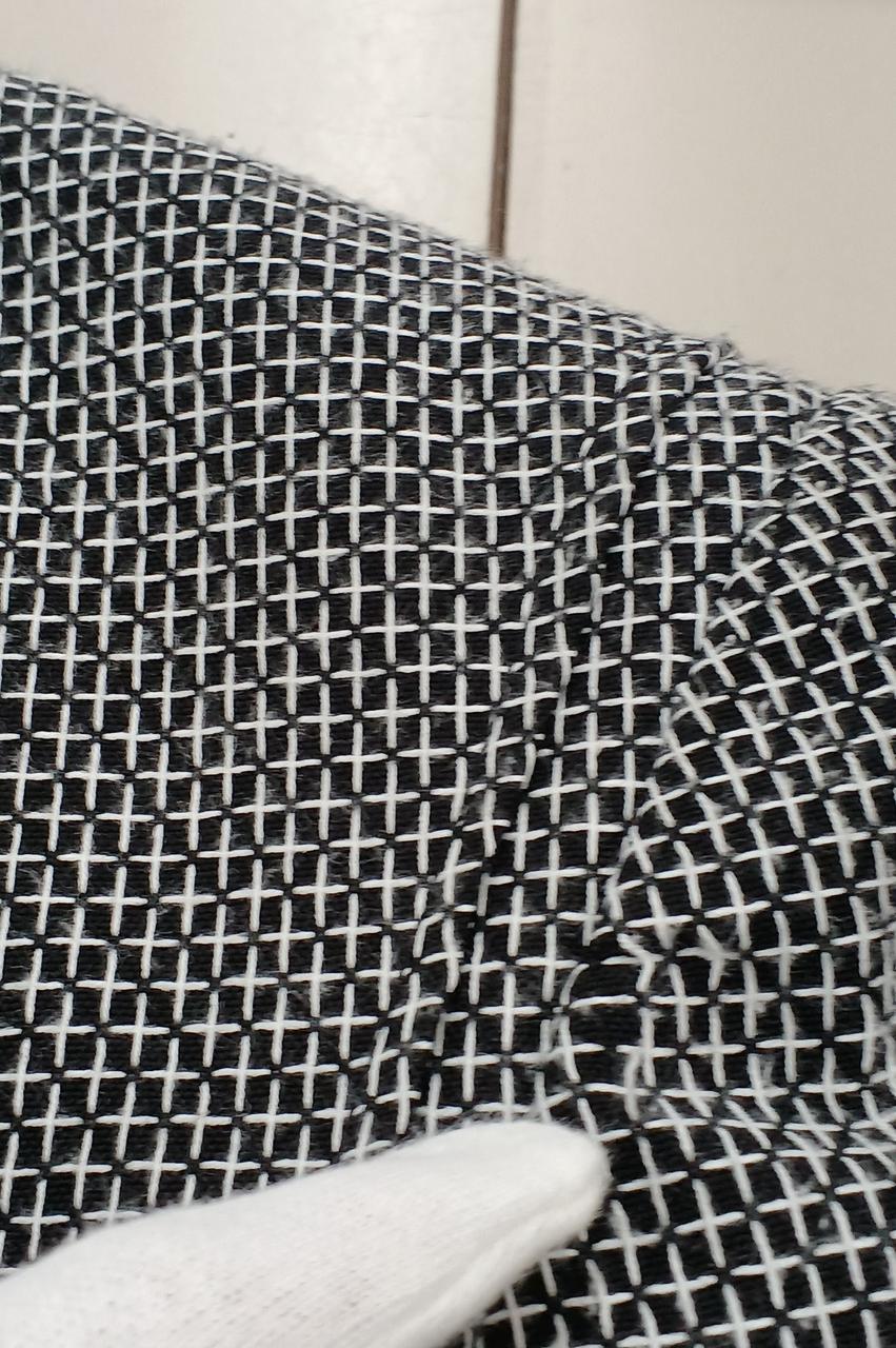 前面左肩、白糸切れあり